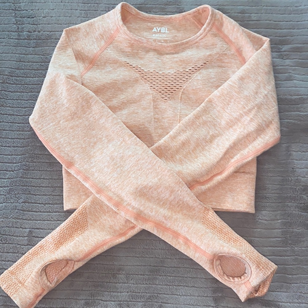Sport top. Long sleeve.